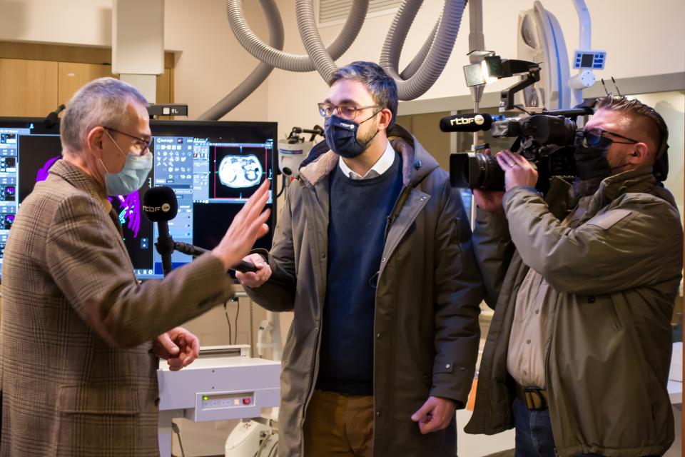 Le Ministre de la Santé, Frank Vandenbroucke, a visité la salle Alphenix de la Radiologie Interventionnelle de l'hôpital de Jolimont